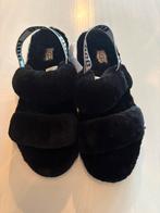 Zwarte UGG Fluff Yeah Sandalen - Maat 41, Ophalen of Verzenden, Zo goed als nieuw, Zwart, Slippers