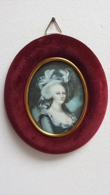 Schilderijtje, Medaillon Afb. Koningin Marie Antoinette beschikbaar voor biedingen