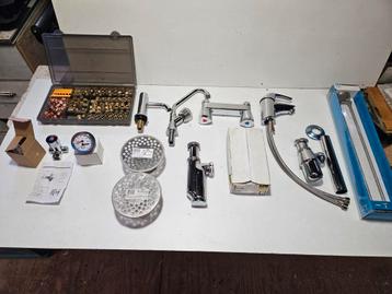 Diverse sanitair fontein kraan,douche kraan,sifon, enz beschikbaar voor biedingen