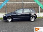 Volkswagen Polo 1.4-16V Comfortline NAP/NWE APK/NWE KOPPELIN, Auto's, Voorwielaandrijving, Gebruikt, 4 cilinders, Zwart