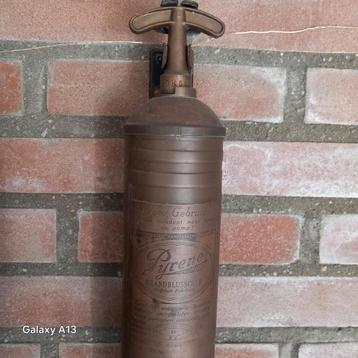 Oude Koperen Pyrene Brandblusser beschikbaar voor biedingen