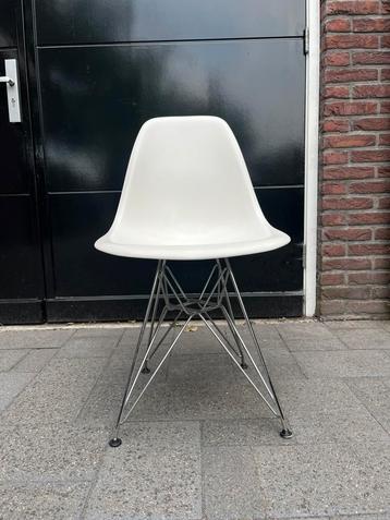 Vitra Eames DSR eetkamerstoel set van 6 stoelen beschikbaar voor biedingen
