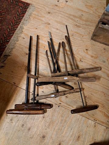 Klompenmakers gereedschap beschikbaar voor biedingen