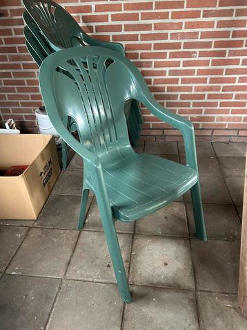 5 stapelbare tuinstoelen / buiten plastic stoelen beschikbaar voor biedingen