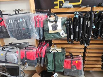 Inboedel e-bikes fietsenwinkel en accessoires beschikbaar voor biedingen