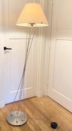 Lumina design Liz vloerlamp, taupe lampenkap, Huis en Inrichting, Lampen | Vloerlampen, Ophalen, Gebruikt, Lumina design, Metaal