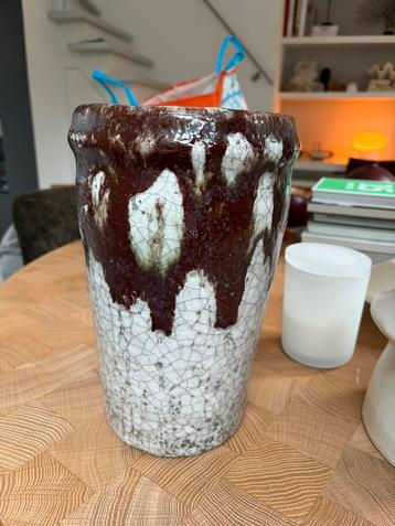 Bloempot aardewerk bruin creme hoog beschikbaar voor biedingen