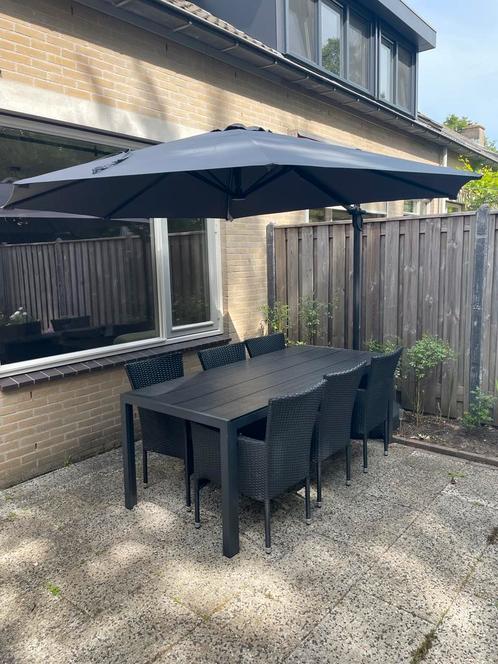 Tuinset met parasol van JYSK, Tuin en Terras, Tuinsets en Loungesets, Zo goed als nieuw, Tuinset, 6 zitplaatsen, Eettafel, Stoel