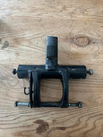 Piaggio zip 2t subframe met bevestegings materiaal beschikbaar voor biedingen