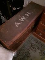 Oude brocante leren hutkoffer met initialen, Ophalen