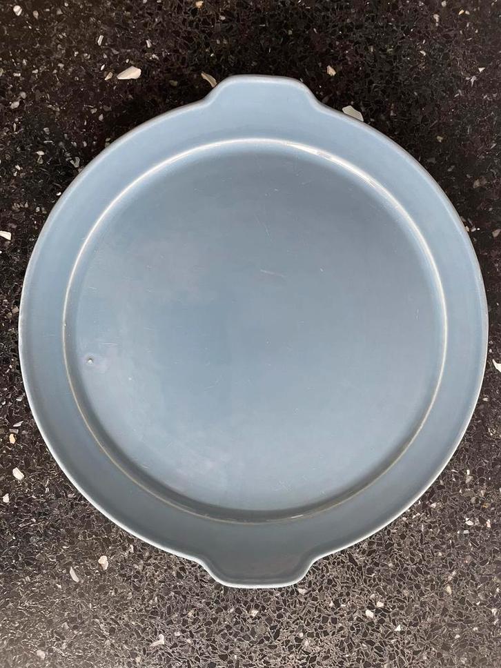 Blauw puddingvorm / onderbord van Regout, Antiek en Kunst, Antiek | Servies los, Ophalen of Verzenden