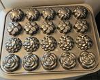 Nordic ware unieke bloemen bakvorm 20 vormpjes, Hobby en Vrije tijd, Ophalen of Verzenden, Gebruikt, Taarten, Bakvorm