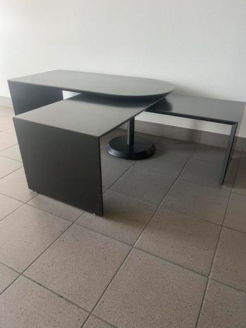 Leolux Cyclo design salontafel antracietkleurig. beschikbaar voor biedingen