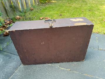 Vintage bruine houten koffer/kist (ong. 66x42x18 cm) beschikbaar voor biedingen