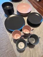 Compleet Servies - Borden, Kommen, Kopjes, Ophalen, Keramiek, Zo goed als nieuw, Effen