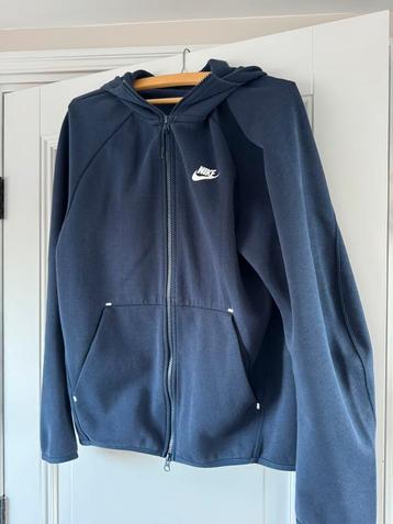 Nike Tech trainingspak L (broek) en M (vest) beschikbaar voor biedingen