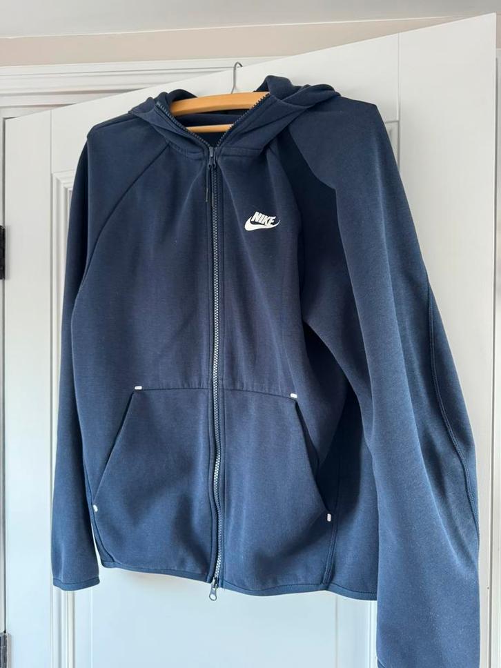 Nike Tech trainingspak L (broek) en M (vest), Kleding | Heren, Sportkleding, Zo goed als nieuw, Algemeen, Maat 48/50 (M), Blauw