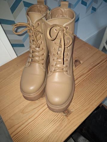 Beige Enkellaarsjes - Maat 39 beschikbaar voor biedingen