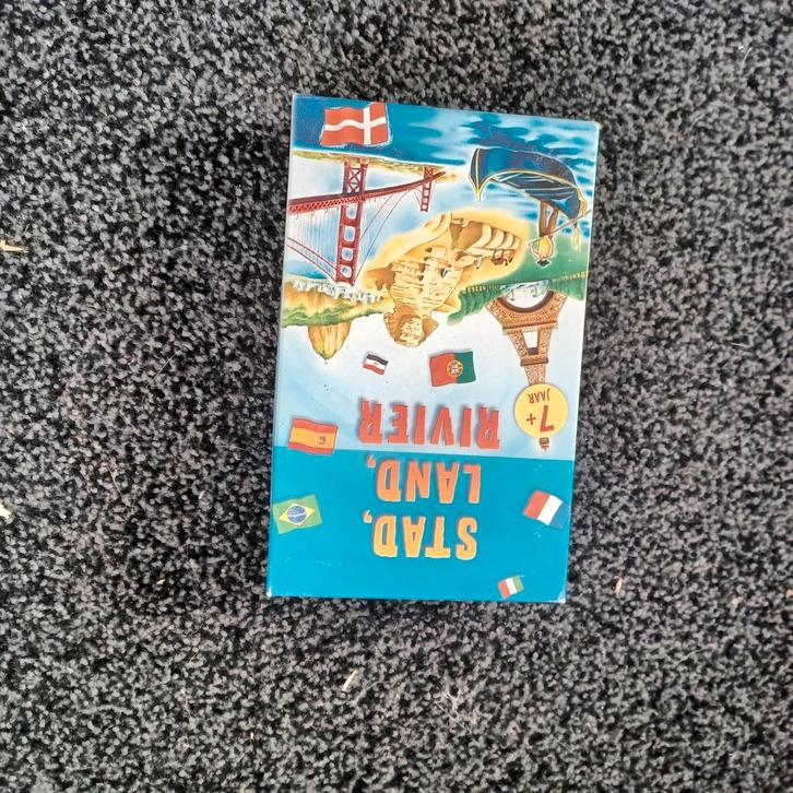 Stad, Land, Rivier - Leuk spel!, Hobby en Vrije tijd, Gezelschapsspellen | Bordspellen, Zo goed als nieuw, Een of twee spelers