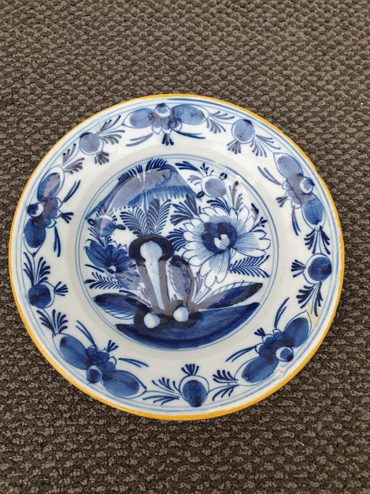 Delfts Blauw Bord met Bloemmotief, Antiek en Kunst, Antiek | Wandborden en Tegels, Ophalen of Verzenden