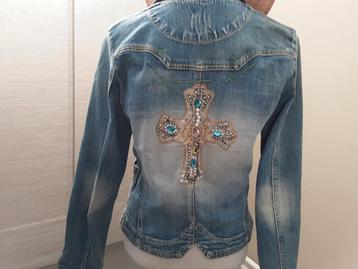 Super leuk jeans jasje beschikbaar voor biedingen