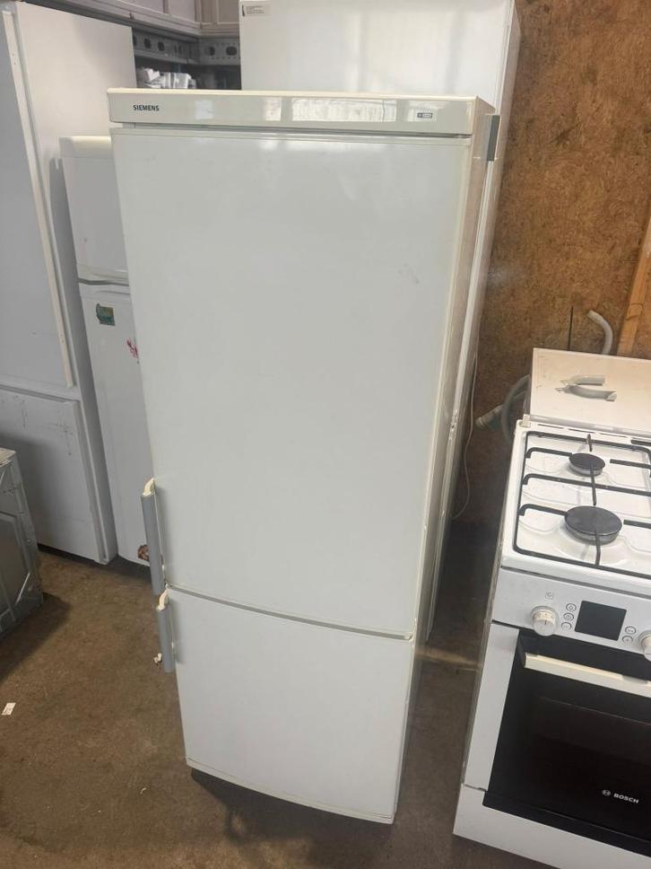 Siemens koelkast netjes garantie bezorging , Witgoed en Apparatuur, Koelkasten en IJskasten, Gebruikt, Met vriesvak, 200 liter of meer