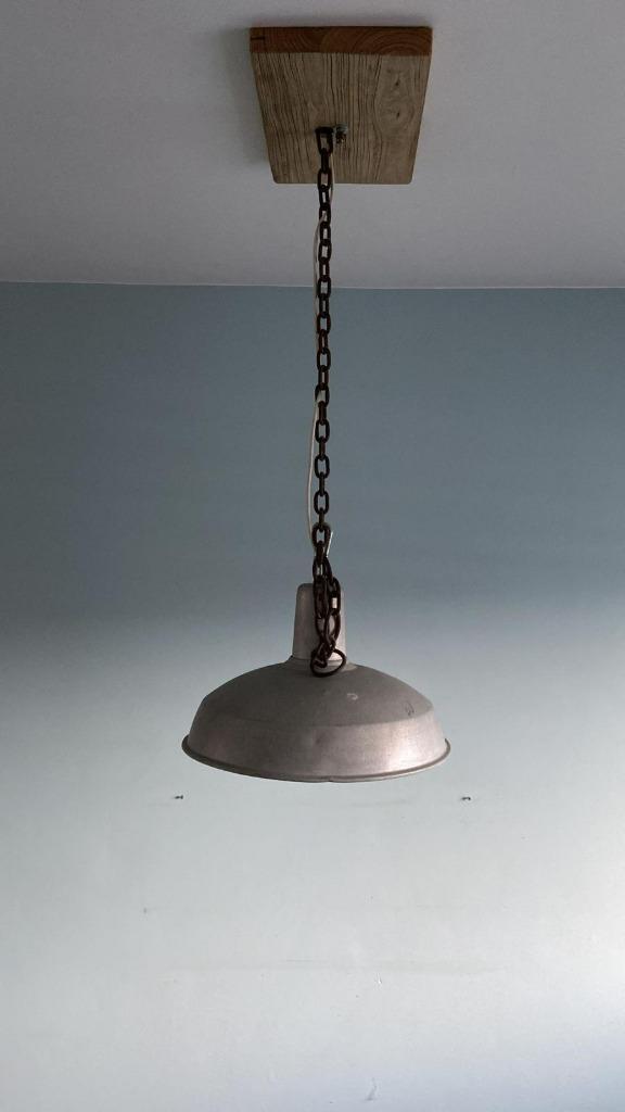 Industriële fabriekslamp met ronde metalen kap, Huis en Inrichting, Lampen | Hanglampen, Zo goed als nieuw, Minder dan 50 cm, Metaal