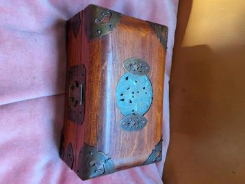 Antieke houten sieradendoos met jade inleg mahoniehout china beschikbaar voor biedingen
