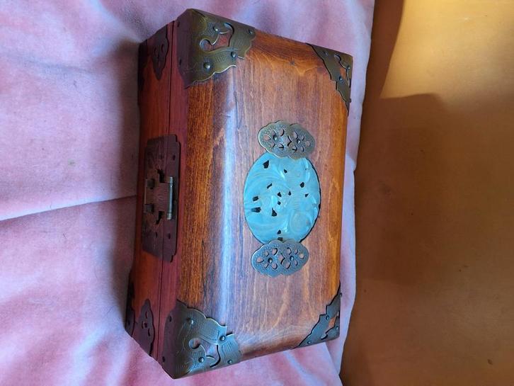 Antieke houten sieradendoos met jade inleg mahoniehout china, Antiek en Kunst, Antiek | Woonaccessoires, Ophalen of Verzenden