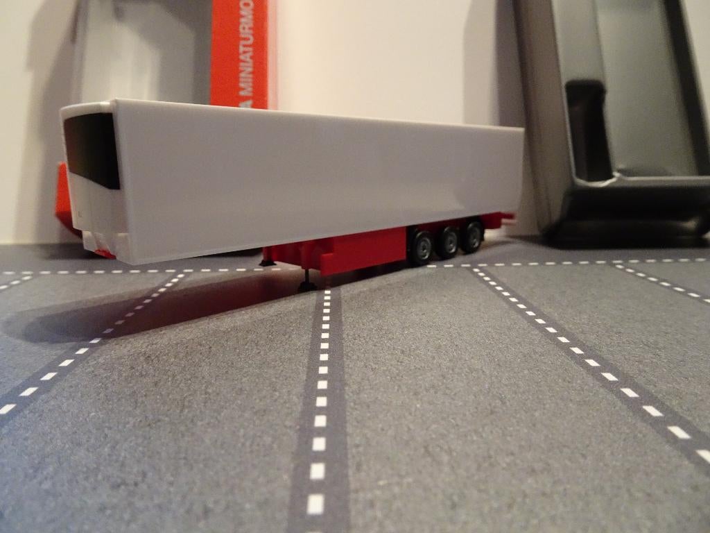 235 herpa 076746 koel oplegger krone wit rood chassis 1:87, Ophalen of Verzenden, Nieuw, Bus of Vrachtwagen, Herpa