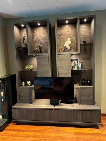 Luxe designer kast beschikbaar voor biedingen