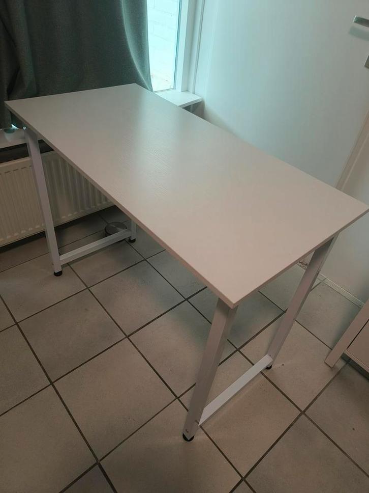 Wit Bureau - Eenvoudig en Stijlvol, Huis en Inrichting, Bureaus, Zo goed als nieuw, Bureau, Ophalen