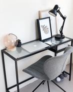 VITTSJÖ bureau IKEA, Huis en Inrichting, Ophalen, Zo goed als nieuw, Bureau