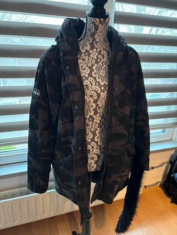 Winterjas superdry beschikbaar voor biedingen