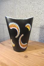 Vaas / vaasje (plateel) van Regina, Gouda, Antiek en Kunst, Antiek | Keramiek en Aardewerk, Ophalen of Verzenden