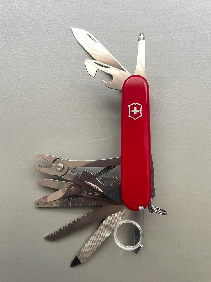 Victorinox SwissChamp zakmes 33-delig, Caravans en Kamperen, Kampeergereedschap, Zo goed als nieuw, Ophalen of Verzenden
