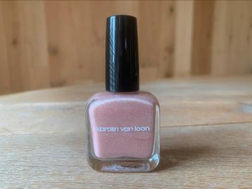 Karolin van Loon, nagellak beschikbaar voor biedingen