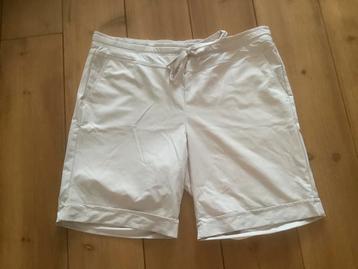 Mooie beige travelstof bermuda, Enjoy, XXL beschikbaar voor biedingen