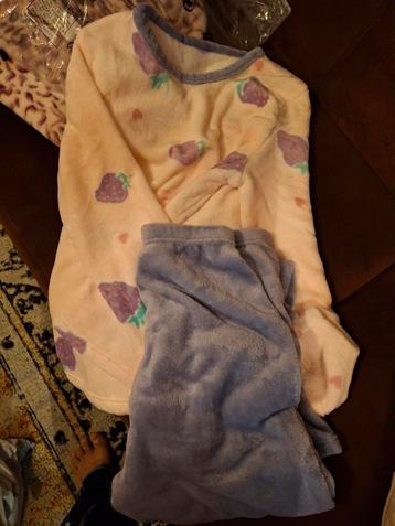 Vrouwen pyjama beschikbaar voor biedingen