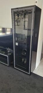 2 Vitrine kasten, Italiaans, Hoogglans zwart met Stenen, Ophalen, Met deur(en), 50 tot 100 cm, 150 tot 200 cm