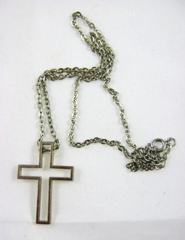 Crucifix - Metalen kruisje open aan ketting (6917-69), Verzamelen, Religie, Zo goed als nieuw, Sieraad, Ophalen
