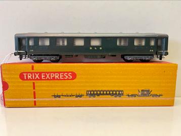 Trix Express BLS rijtuig beschikbaar voor biedingen