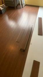 Ruim 25m2 donker bruin laminaat, Doe-het-zelf en Verbouw, Vloerdelen en Plavuizen, Ophalen, Gebruikt, 50 tot 150 cm, 10 m² of meer