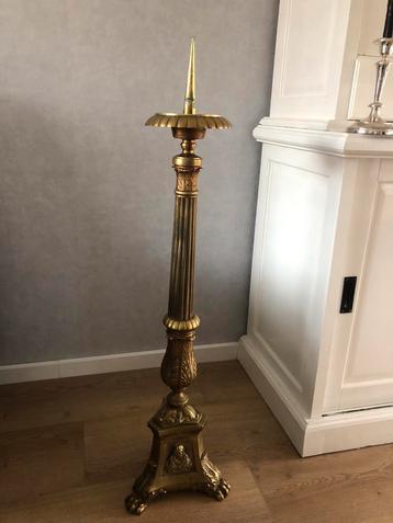 Kerk kandelaar. Koper. beschikbaar voor biedingen