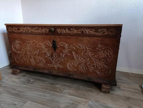 Antieke eikenhout dekenkist met prachtig houtsnijwerk, Antiek en Kunst, Antiek | Meubels | Kasten, Ophalen
