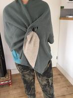 Cape poncho bric-à-brac, Kleding | Dames, Jassen | Winter, Maat 38/40 (M), Ophalen of Verzenden, Gedragen, Groen
