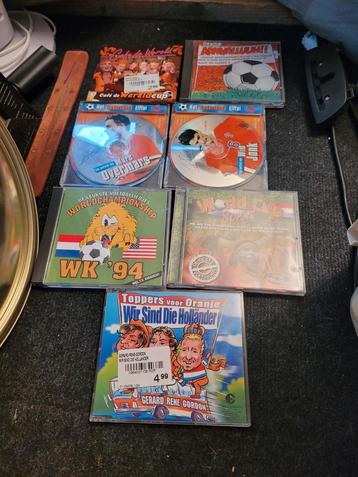 7 oranje voetbal cds singles  beschikbaar voor biedingen