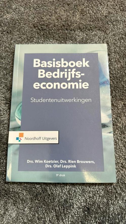 Basisboek bedrijfseconomie-studentenuitwerkingen, Boeken, Economie, Management en Marketing, Zo goed als nieuw, Management, Ophalen of Verzenden