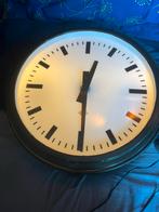 Echte Stationsklok 60cm met Verlichting & Moederklok, Ophalen of Verzenden, Gebruikt, Analoog, Wandklok