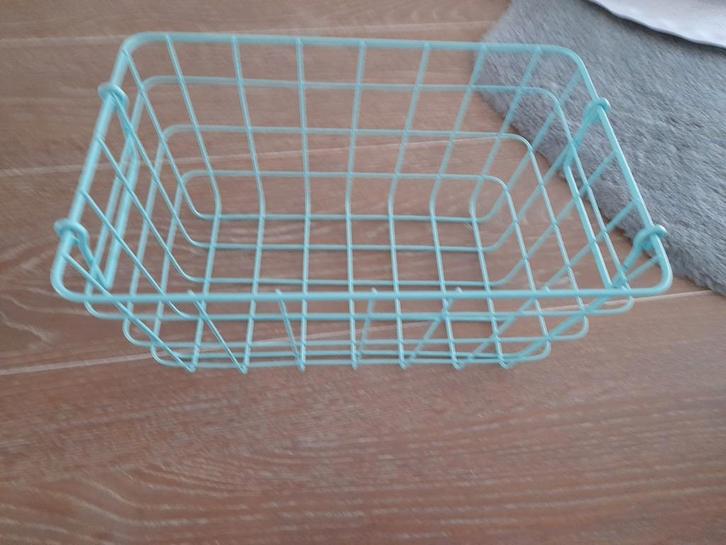 Zgan draadmand mint groen cadeautip, Huis en Inrichting, Woonaccessoires | Schalen en Manden, Zo goed als nieuw, Mand, Rechthoekig